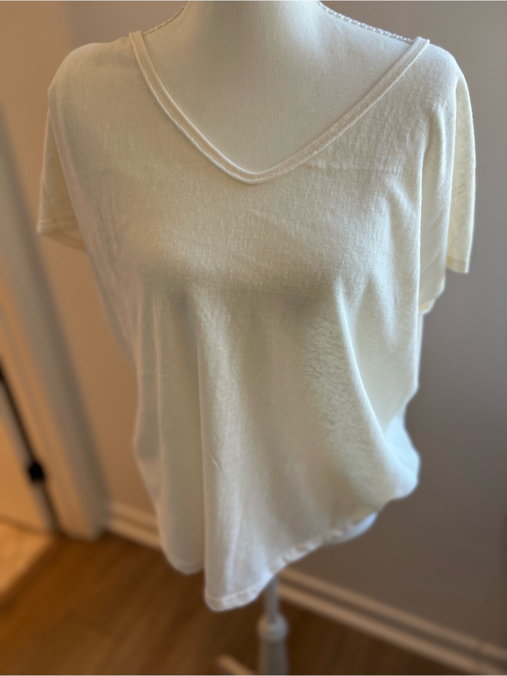 NWT Relaxed V-Neck Short Sleeve Top in Cream